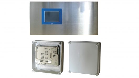 Panel Omron NS10 w zabudowie wodoodpornej na drzwi lub ścianę maszyny